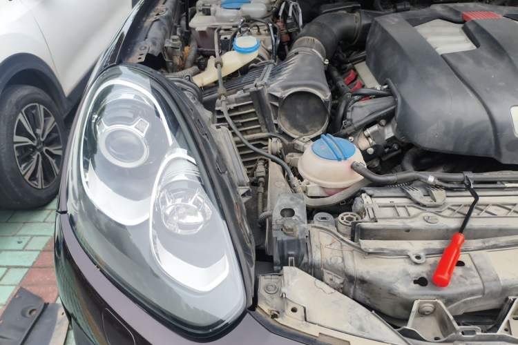 Used Porsche Cayenne E-Hybrid 2015 Cayenne S E-Hybrid 3.0T Engine Bay Right