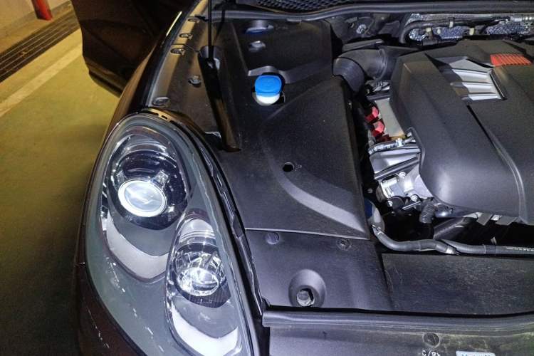 Used Porsche Cayenne E-Hybrid 2015 Cayenne S E-Hybrid 3.0T Engine Bay Right