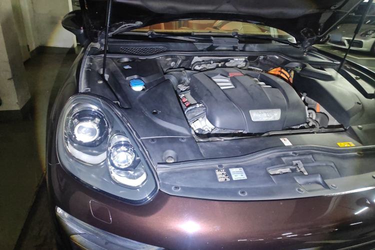 Used Porsche Cayenne E-Hybrid 2015 Cayenne S E-Hybrid 3.0T Engine Bay Right