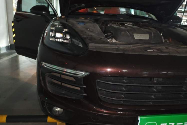 Used Porsche Cayenne E-Hybrid 2015 Cayenne S E-Hybrid 3.0T Engine Bay Right