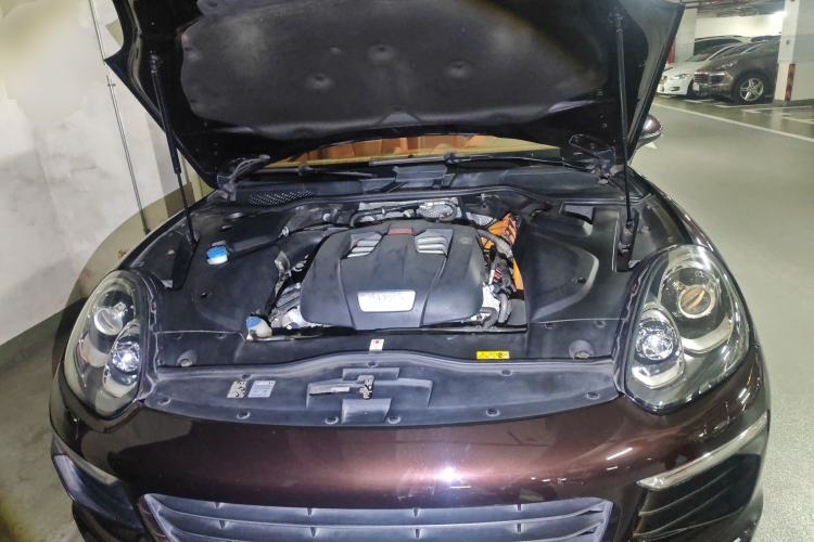 Used Porsche Cayenne E-Hybrid 2015 Cayenne S E-Hybrid 3.0T Engine Bay