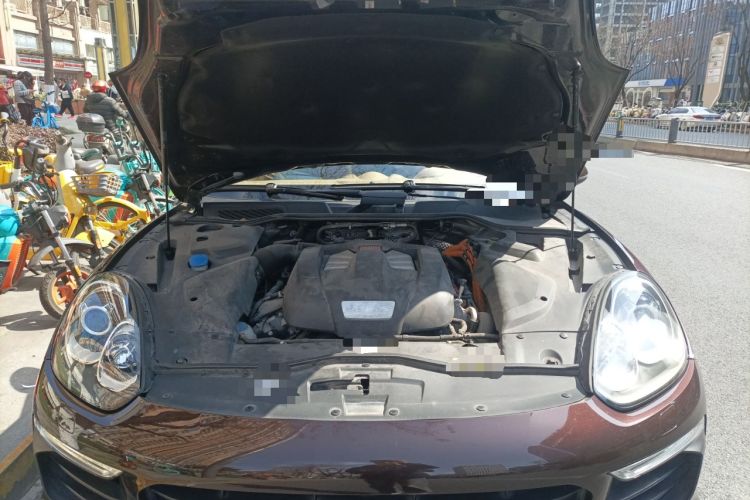 Used Porsche Cayenne E-Hybrid 2015 Cayenne S E-Hybrid 3.0T Engine Bay