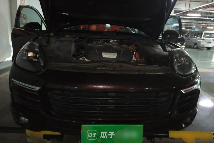 Used Porsche Cayenne E-Hybrid 2015 Cayenne S E-Hybrid 3.0T Engine Bay