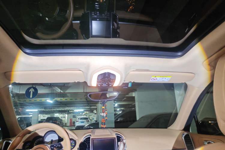 Used Porsche Cayenne E-Hybrid 2015 Cayenne S E-Hybrid 3.0T Headliner