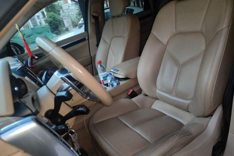 Used Porsche Cayenne E-Hybrid 2015 Cayenne S E-Hybrid 3.0T Left Front Seat