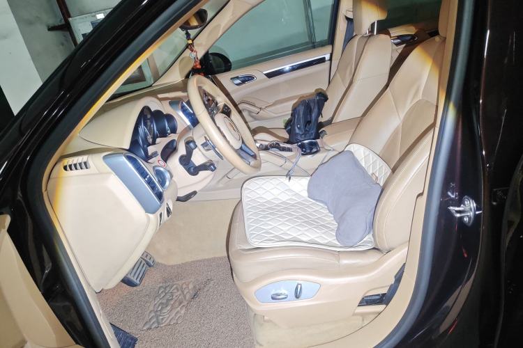 Used Porsche Cayenne E-Hybrid 2015 Cayenne S E-Hybrid 3.0T Left Front Seat