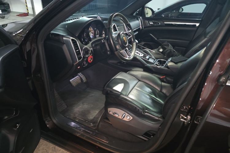 Used Porsche Cayenne E-Hybrid 2015 Cayenne S E-Hybrid 3.0T Left Front Seat