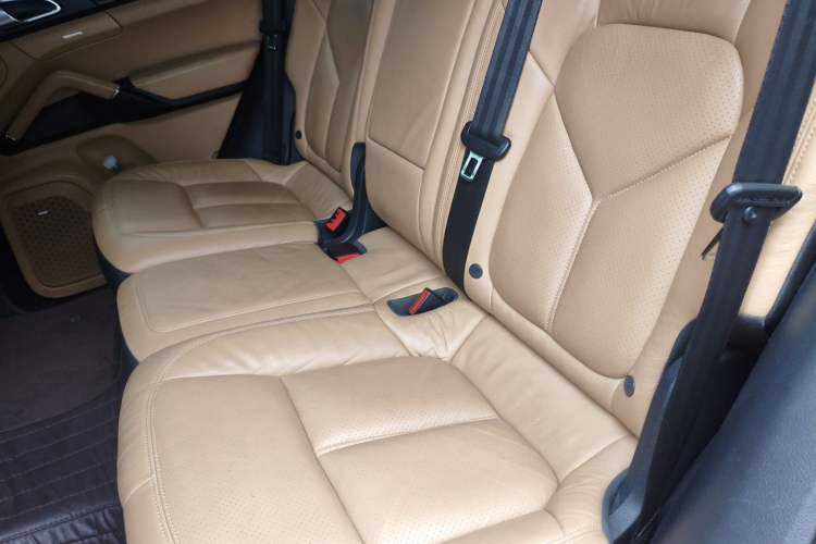 Used Porsche Cayenne E-Hybrid 2015 Cayenne S E-Hybrid 3.0T Left Rear Seat