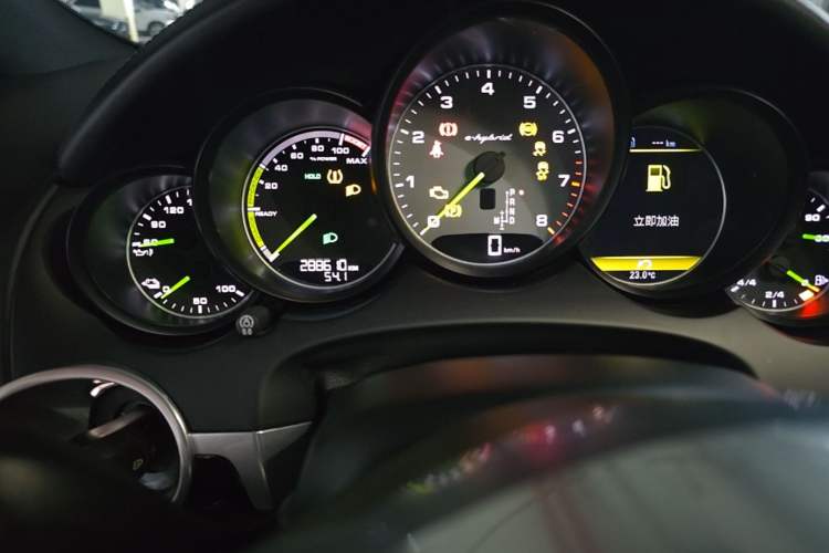 Used Porsche Cayenne E-Hybrid 2015 Cayenne S E-Hybrid 3.0T Odometer Close Up