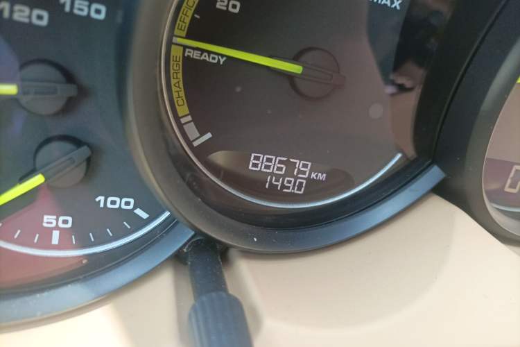 Used Porsche Cayenne E-Hybrid 2015 Cayenne S E-Hybrid 3.0T Odometer Close Up