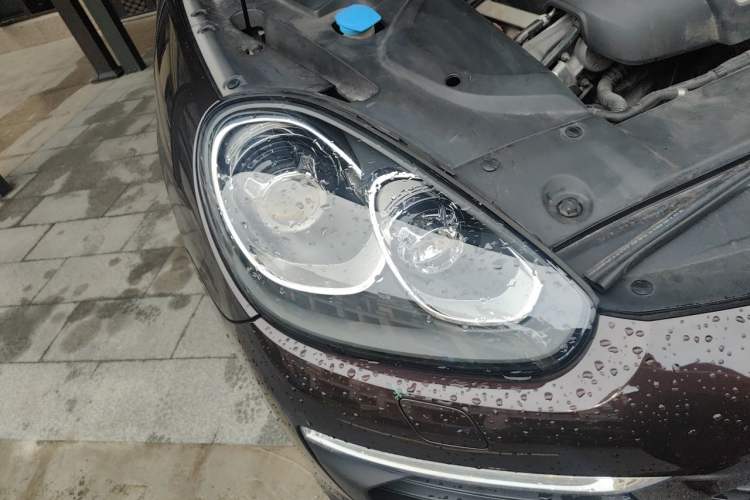 Used Porsche Cayenne E-Hybrid 2015 Cayenne S E-Hybrid 3.0T Right Front Headlight