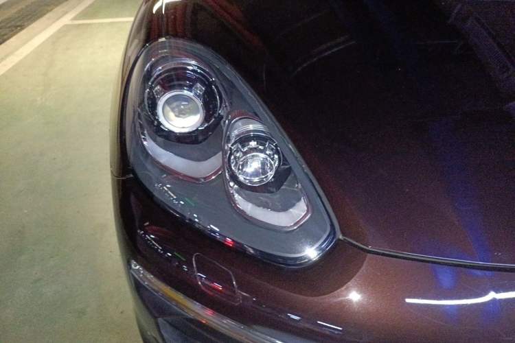 Used Porsche Cayenne E-Hybrid 2015 Cayenne S E-Hybrid 3.0T Right Front Headlight