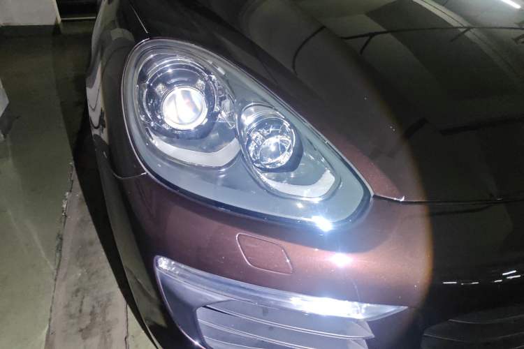 Used Porsche Cayenne E-Hybrid 2015 Cayenne S E-Hybrid 3.0T Right Front Headlight
