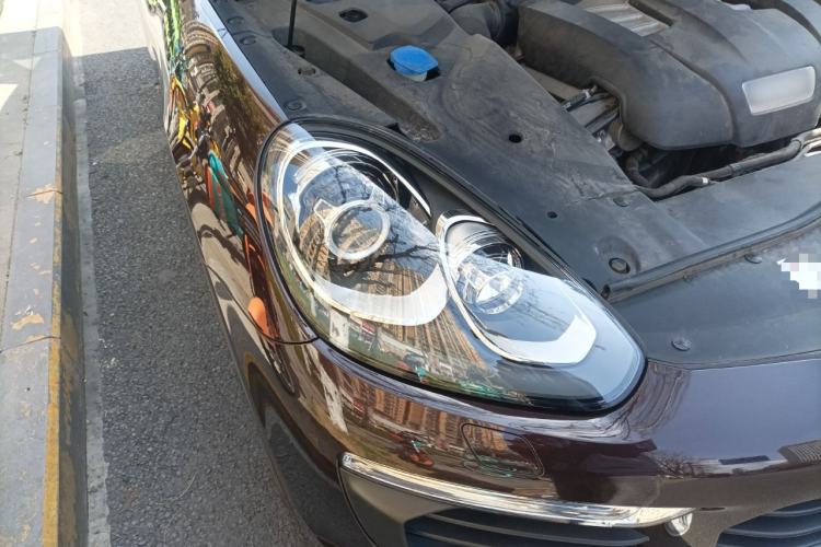 Used Porsche Cayenne E-Hybrid 2015 Cayenne S E-Hybrid 3.0T Right Front Headlight