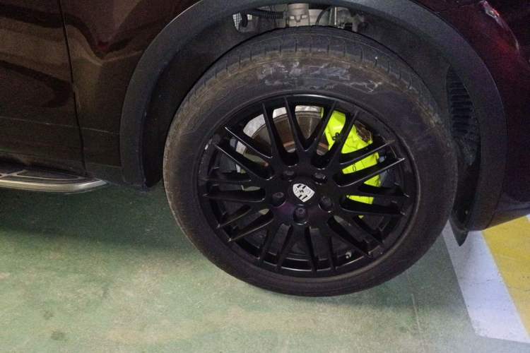 Used Porsche Cayenne E-Hybrid 2015 Cayenne S E-Hybrid 3.0T Right Front Wheel Hub