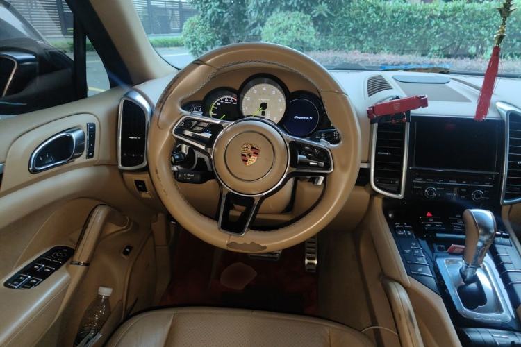 Used Porsche Cayenne E-Hybrid 2015 Cayenne S E-Hybrid 3.0T Steering Wheel