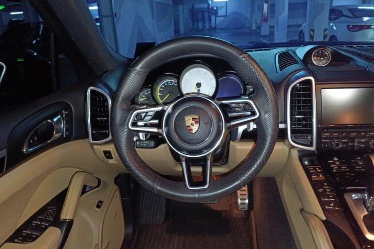 Used Porsche Cayenne E-Hybrid 2015 Cayenne S E-Hybrid 3.0T Steering Wheel
