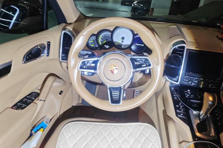 Used Porsche Cayenne E-Hybrid 2015 Cayenne S E-Hybrid 3.0T Steering Wheel
