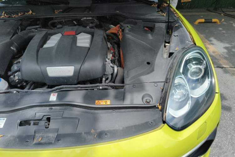 Used Porsche Cayenne E-Hybrid 2015 Cayenne S E-Hybrid 3.0T Engine Bay Left