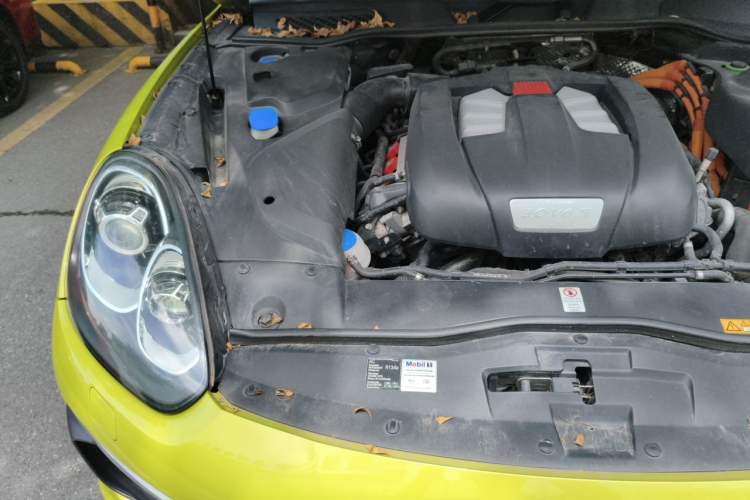 Used Porsche Cayenne E-Hybrid 2015 Cayenne S E-Hybrid 3.0T Engine Bay Right