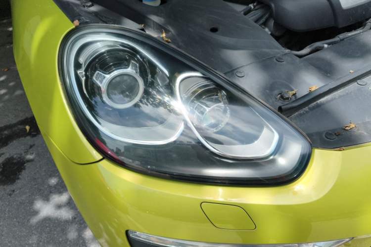 Used Porsche Cayenne E-Hybrid 2015 Cayenne S E-Hybrid 3.0T Right Front Headlight
