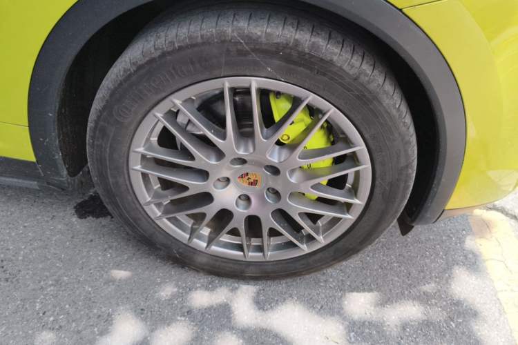 Used Porsche Cayenne E-Hybrid 2015 Cayenne S E-Hybrid 3.0T Right Front Wheel Hub