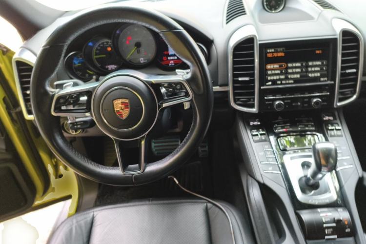 Used Porsche Cayenne E-Hybrid 2015 Cayenne S E-Hybrid 3.0T Steering Wheel