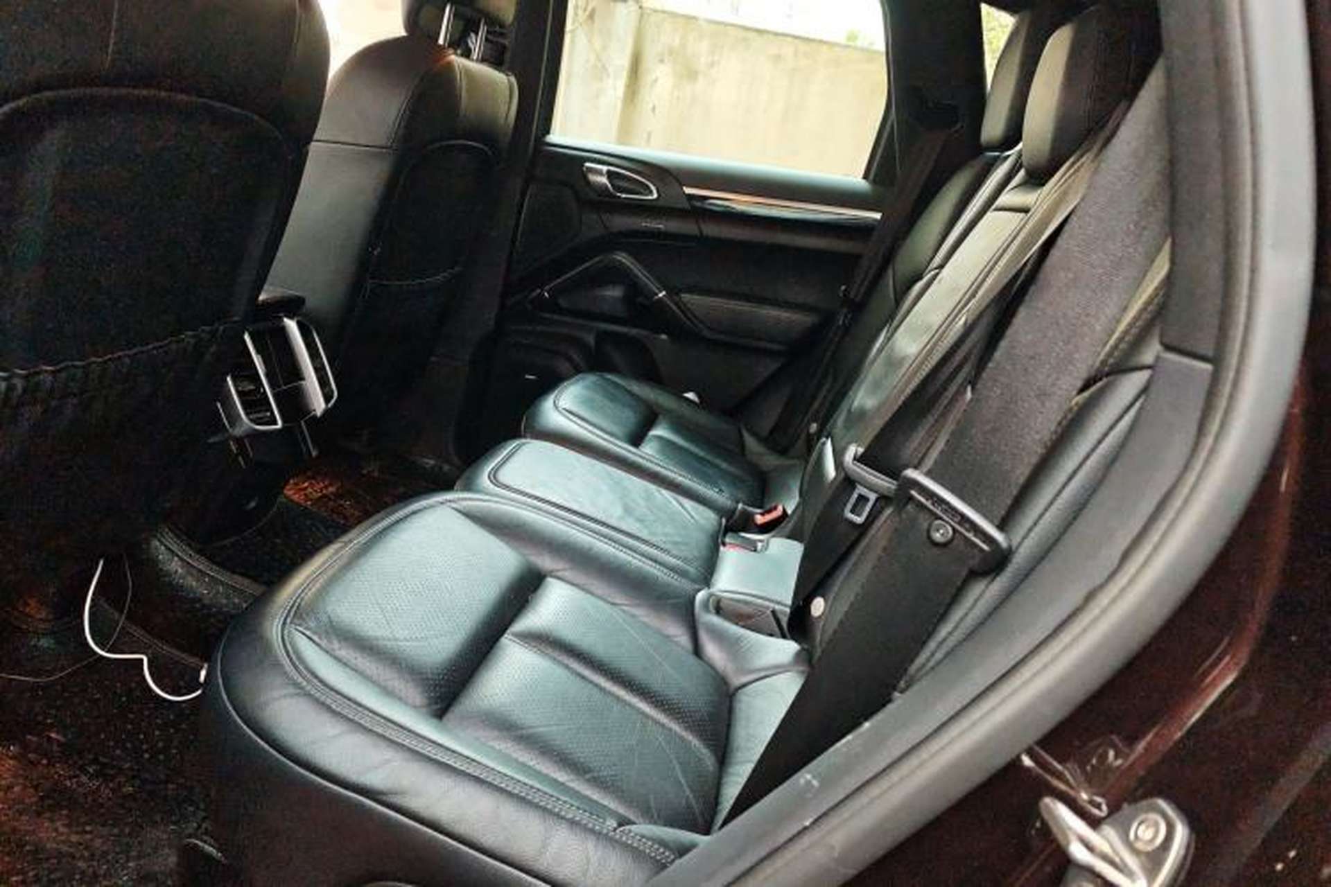 Used Porsche Cayenne E-Hybrid 2015 Cayenne S E-Hybrid 3.0T Left Rear Seat