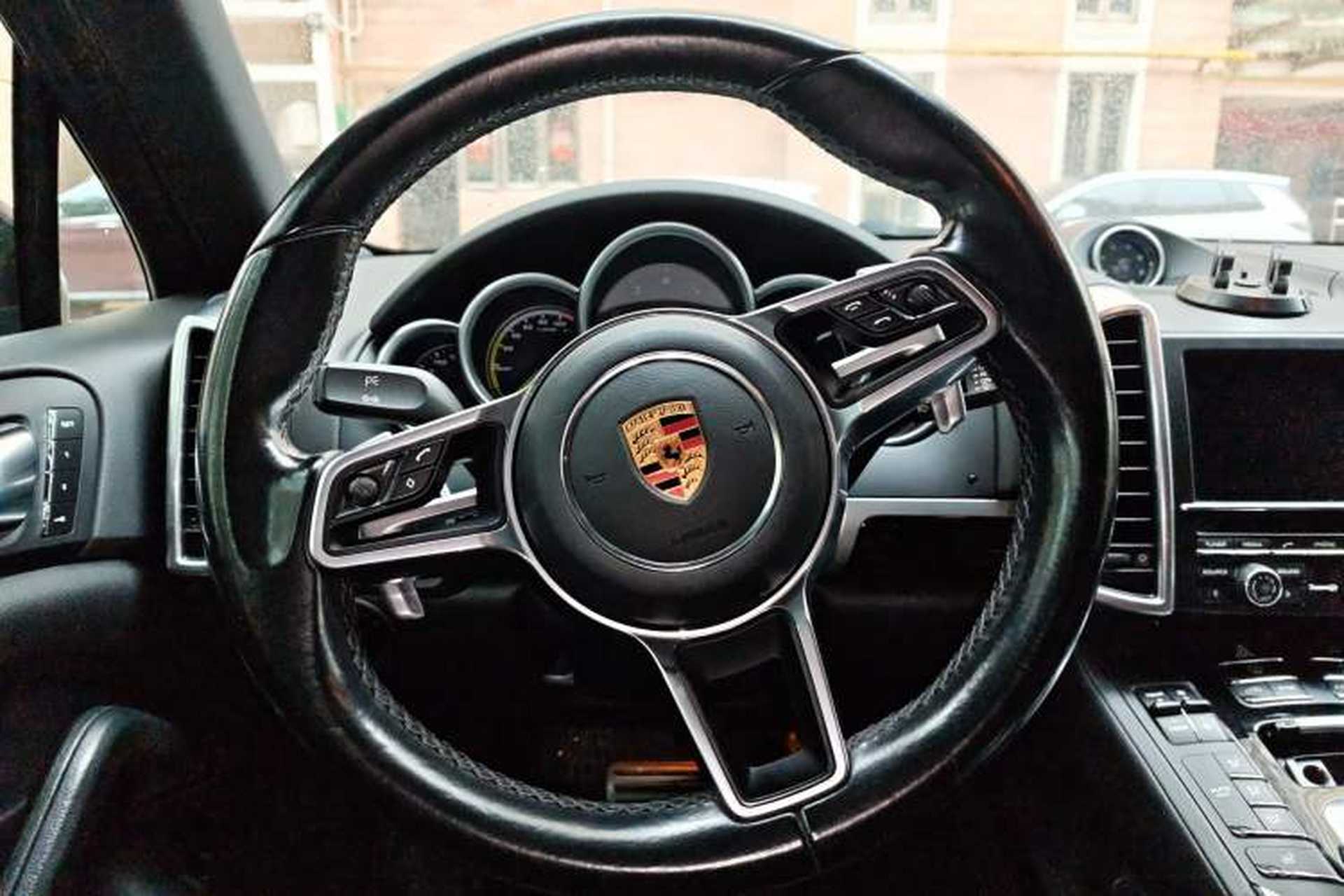 Used Porsche Cayenne E-Hybrid 2015 Cayenne S E-Hybrid 3.0T Steering Wheel