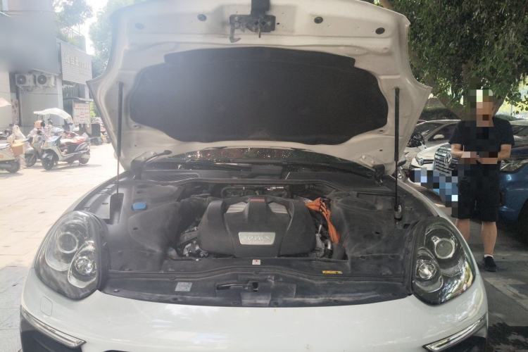 Used Porsche Cayenne E-Hybrid 2015 Cayenne S E-Hybrid 3.0T Engine Bay