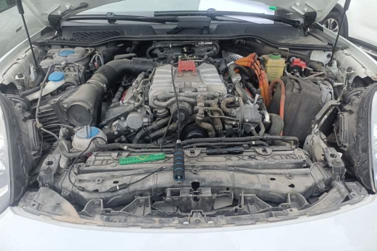 Used Porsche Cayenne E-Hybrid 2015 Cayenne S E-Hybrid 3.0T Engine Bay
