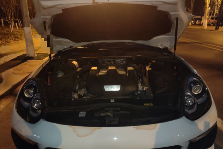 Used Porsche Cayenne E-Hybrid 2015 Cayenne S E-Hybrid 3.0T Engine Bay