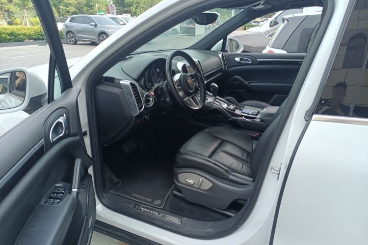 Used Porsche Cayenne E-Hybrid 2015 Cayenne S E-Hybrid 3.0T Left Front Seat