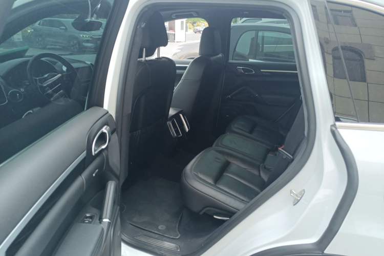 Used Porsche Cayenne E-Hybrid 2015 Cayenne S E-Hybrid 3.0T Left Rear Seat