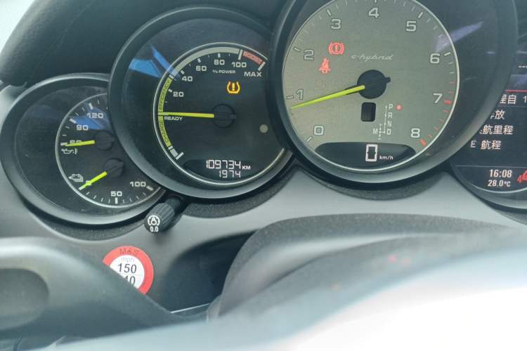 Used Porsche Cayenne E-Hybrid 2015 Cayenne S E-Hybrid 3.0T Odometer Close Up