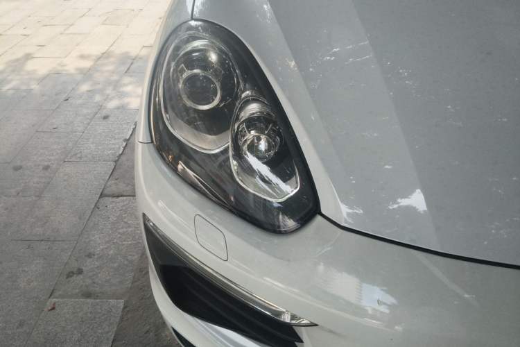 Used Porsche Cayenne E-Hybrid 2015 Cayenne S E-Hybrid 3.0T Right Front Headlight