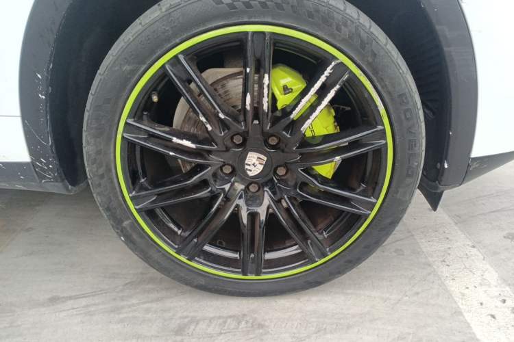 Used Porsche Cayenne E-Hybrid 2015 Cayenne S E-Hybrid 3.0T Right Front Wheel Hub