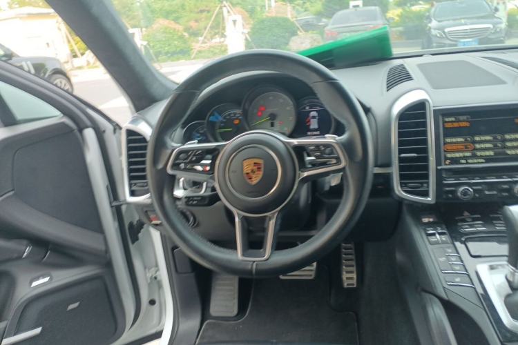 Used Porsche Cayenne E-Hybrid 2015 Cayenne S E-Hybrid 3.0T Steering Wheel