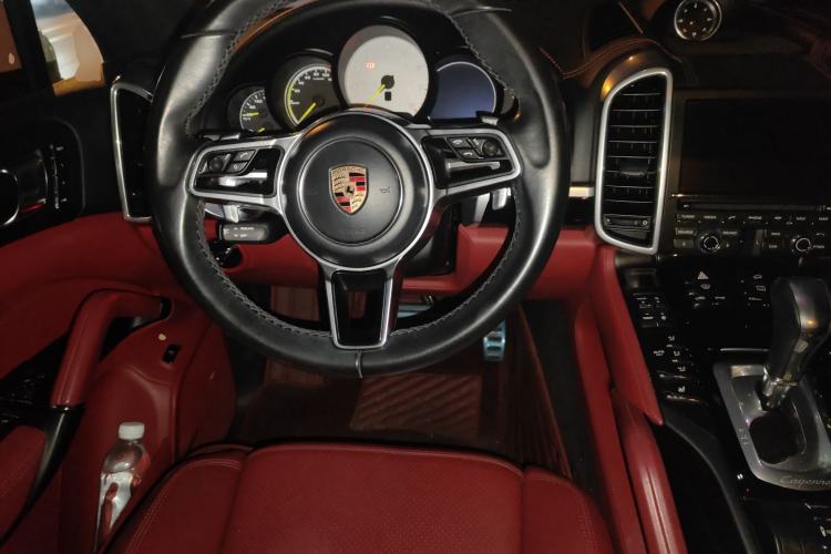 Used Porsche Cayenne E-Hybrid 2015 Cayenne S E-Hybrid 3.0T Steering Wheel