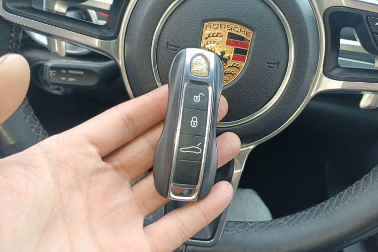 Used Porsche Cayenne E-Hybrid 2015 Cayenne S E-Hybrid 3.0T Vehicle Key