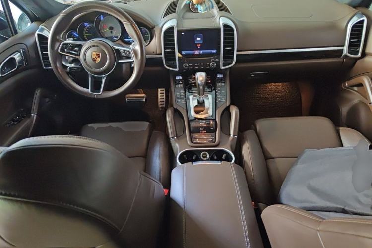 Used Porsche Cayenne E-Hybrid 2016 Cayenne S E-Hybrid 3.0T Center Console