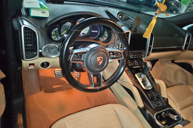 Used Porsche Cayenne E-Hybrid 2016 Cayenne S E-Hybrid 3.0T Center Console