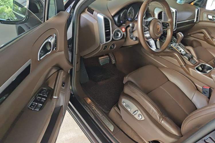 Used Porsche Cayenne E-Hybrid 2016 Cayenne S E-Hybrid 3.0T Driver Seat