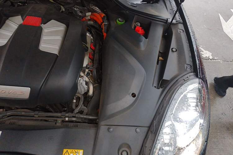 Used Porsche Cayenne E-Hybrid 2016 Cayenne S E-Hybrid 3.0T Engine Bay Left