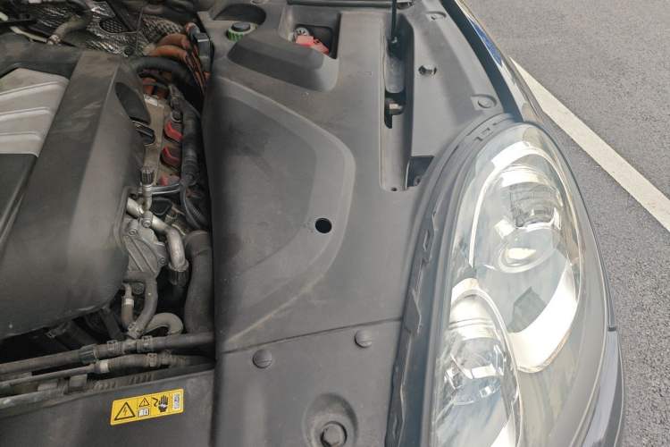 Used Porsche Cayenne E-Hybrid 2016 Cayenne S E-Hybrid 3.0T Engine Bay Left