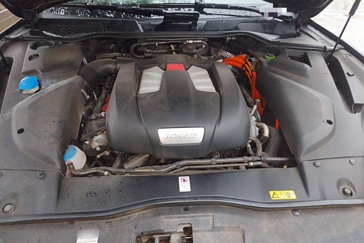 Used Porsche Cayenne E-Hybrid 2016 Cayenne S E-Hybrid 3.0T Engine Bay