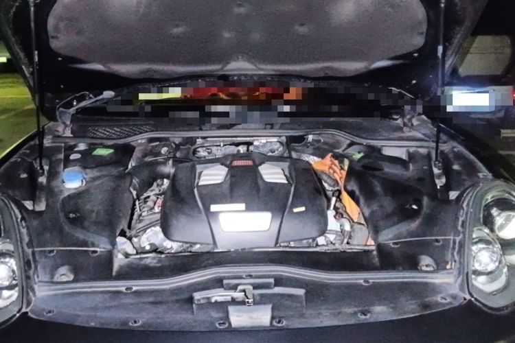 Used Porsche Cayenne E-Hybrid 2016 Cayenne S E-Hybrid 3.0T Engine Bay