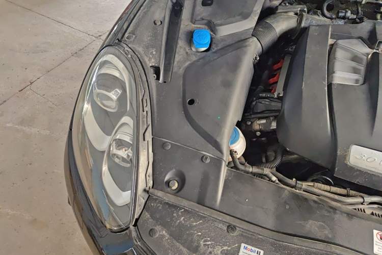 Used Porsche Cayenne E-Hybrid 2016 Cayenne S E-Hybrid 3.0T Engine Bay Right