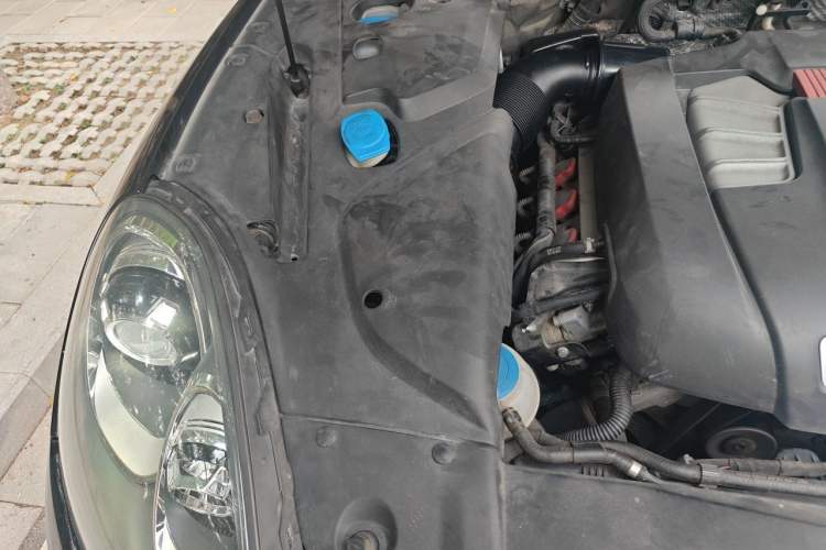 Used Porsche Cayenne E-Hybrid 2016 Cayenne S E-Hybrid 3.0T Engine Bay Right