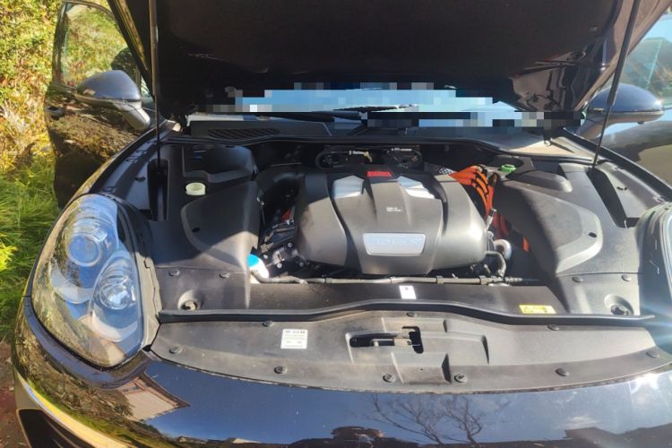 Used Porsche Cayenne E-Hybrid 2016 Cayenne S E-Hybrid 3.0T Engine Bay Right